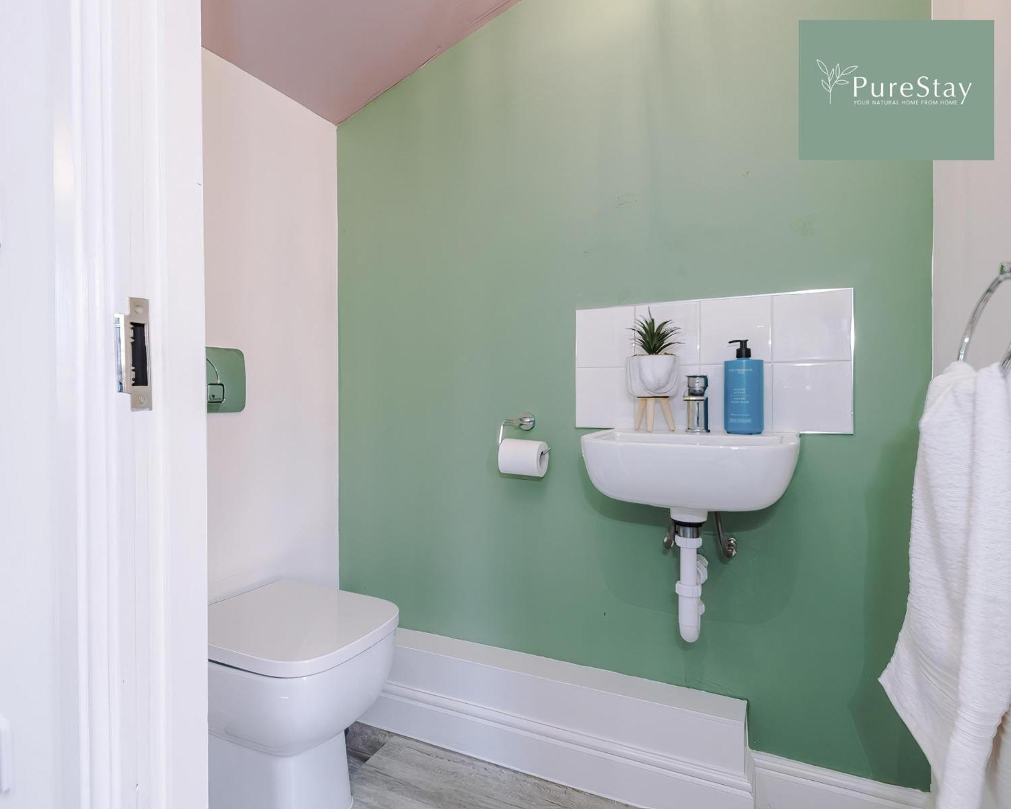 Stunning Five Bedroom Manchester House With Free Parking By Purestay Short Lets & Serviced Accommodation Esterno foto