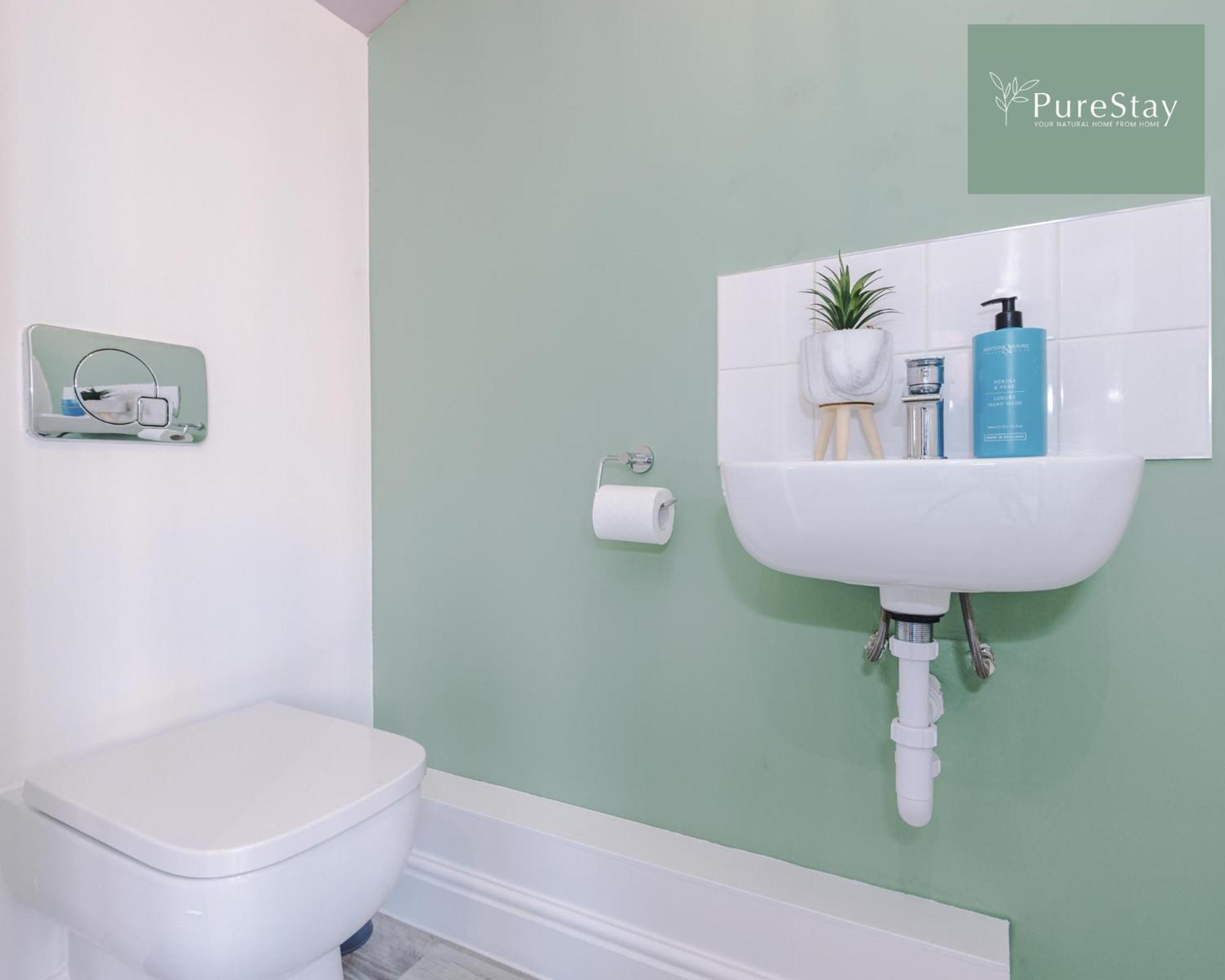 Stunning Five Bedroom Manchester House With Free Parking By Purestay Short Lets & Serviced Accommodation Esterno foto