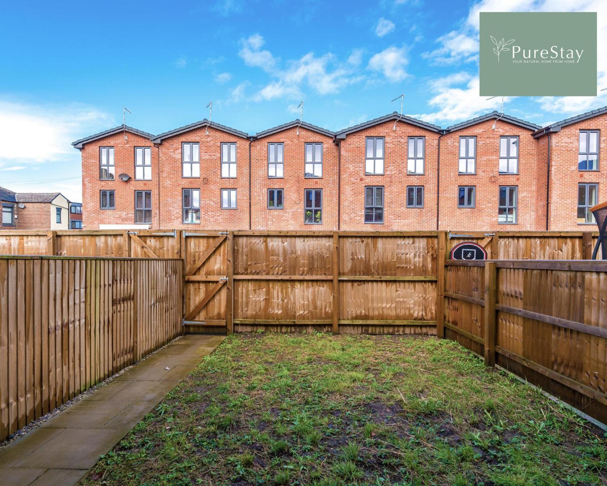 Stunning Five Bedroom Manchester House With Free Parking By Purestay Short Lets & Serviced Accommodation Esterno foto