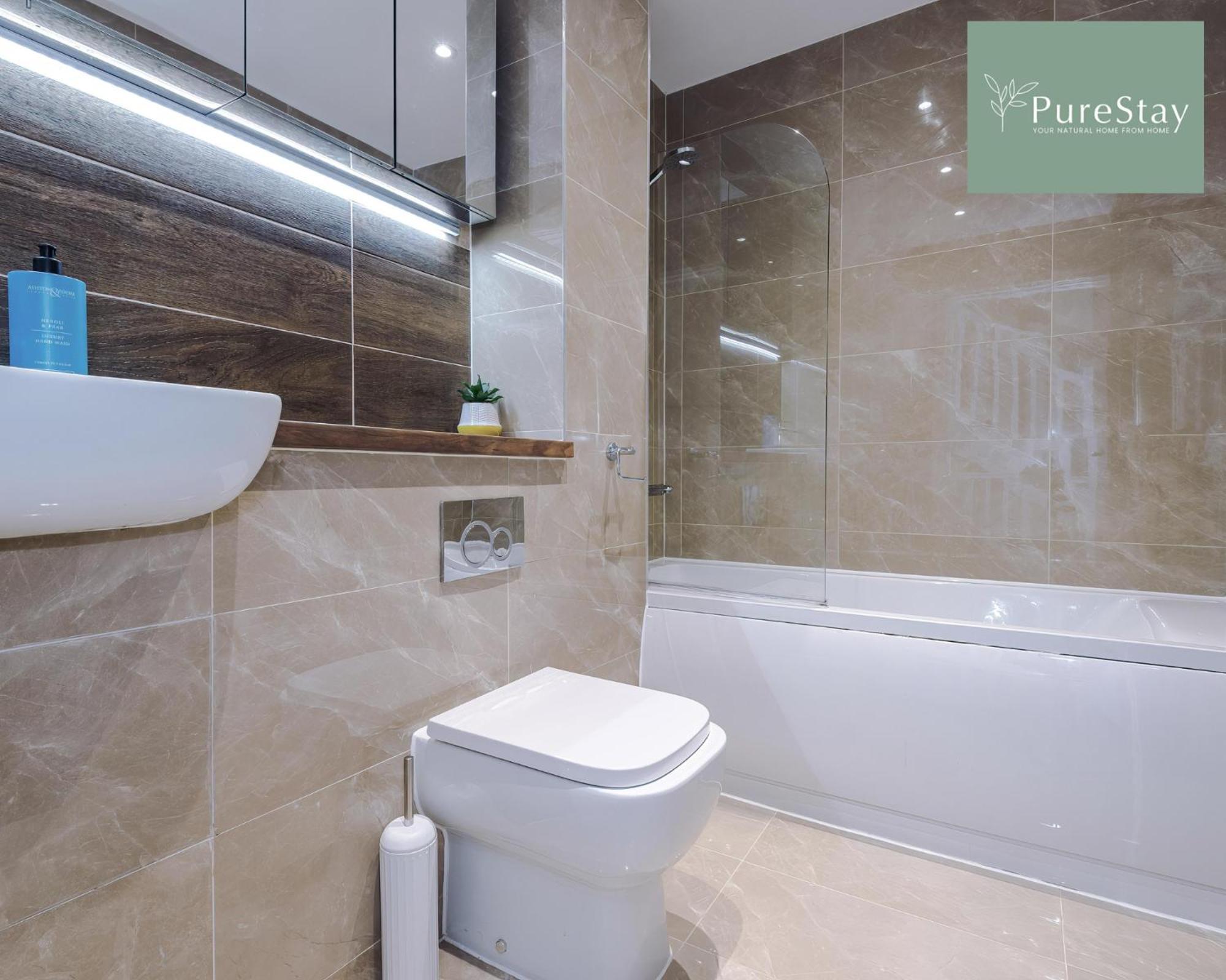 Stunning Five Bedroom Manchester House With Free Parking By Purestay Short Lets & Serviced Accommodation Esterno foto