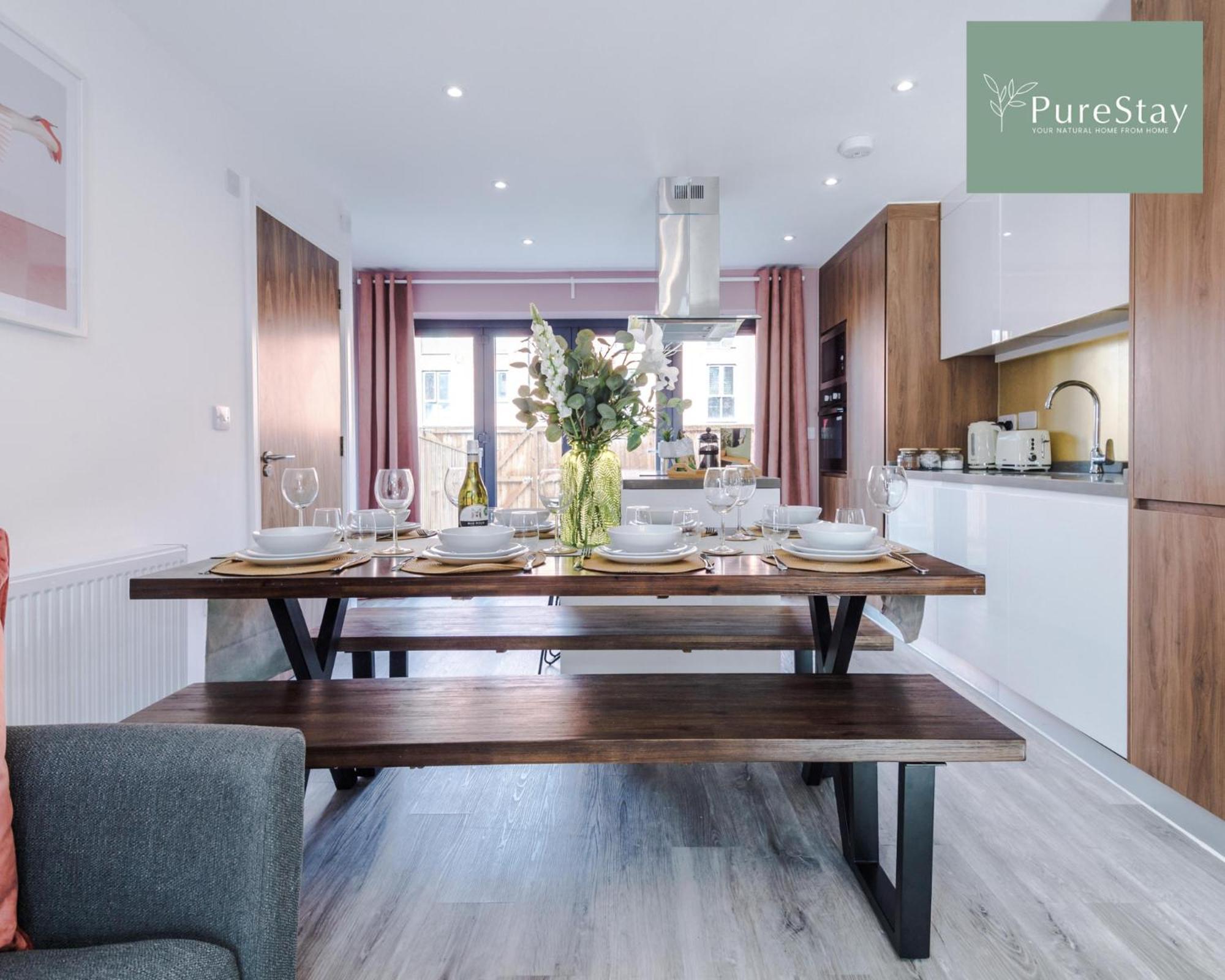 Stunning Five Bedroom Manchester House With Free Parking By Purestay Short Lets & Serviced Accommodation Esterno foto